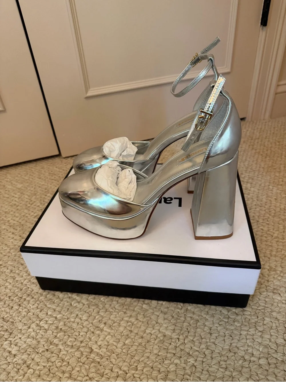 NEW in Box Women’s Laroude Silver Metallic Platform Block Heels, size 9.5